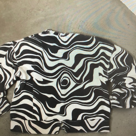 Black and White Swirl Pattern Sweater - Picture 2 of 3